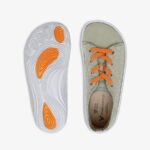 Sage Addis Lewa Kids Vivo Com Os Pés Descalços - Image 2