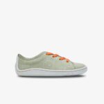 Sage Addis Lewa Kids Vivo Com Os Pés Descalços