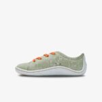 Sage Addis Lewa Kids Vivo Com Os Pés Descalços - Image 3